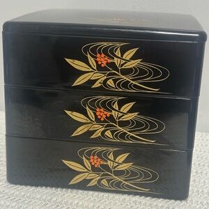Vintage Japanese lacquerware stackable 3 tier box